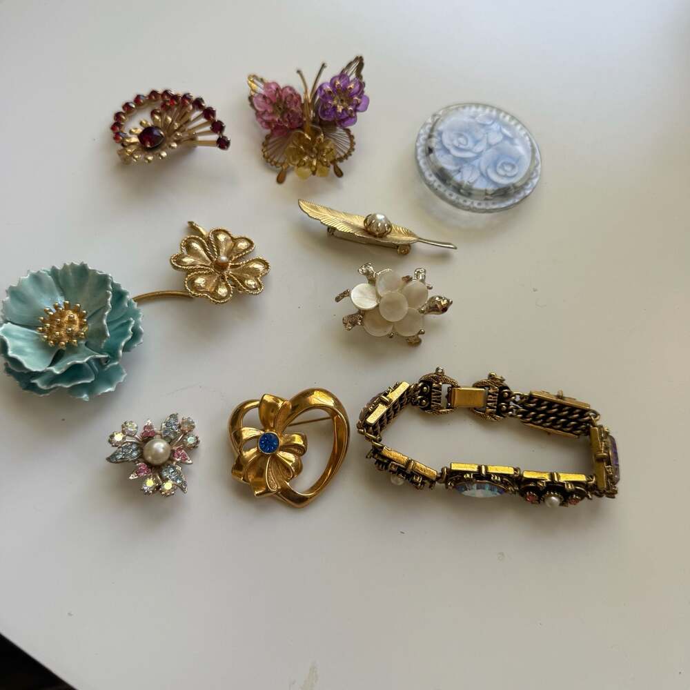 Tara Vintage Gold Tone Costume Jewelry Lot Brooches and Bracelet